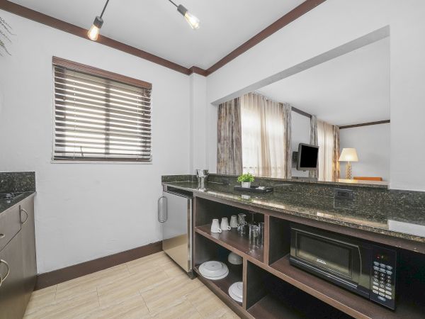 Lincoln Arms Suites