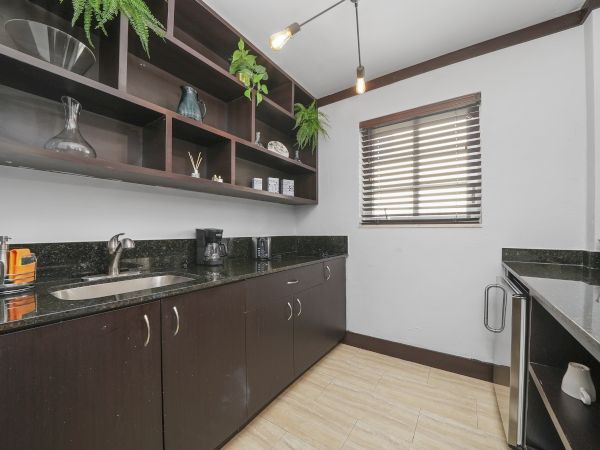 Lincoln Arms Suites
