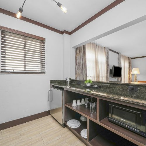 Lincoln Arms Suites