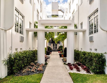 Lincoln Arms Suites